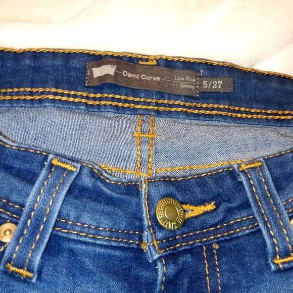Levis - Picture 5 of 7